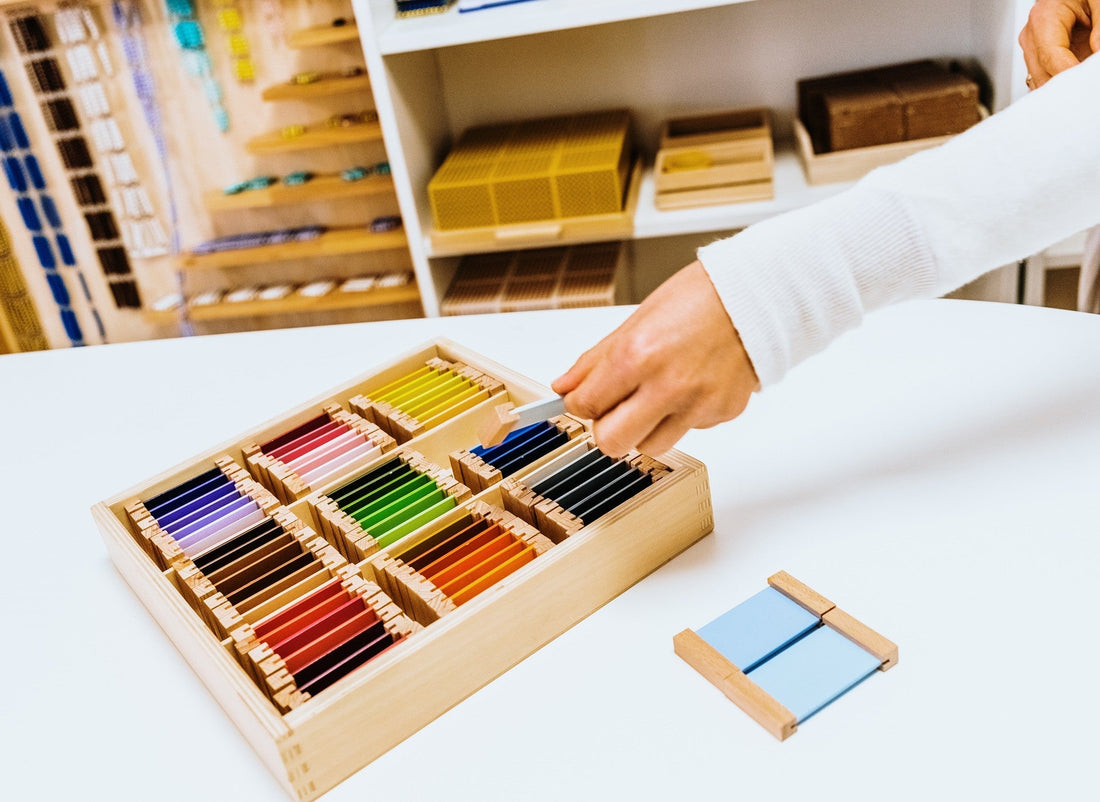 Caja de colores Montessori: qué es y cómo utilizarla