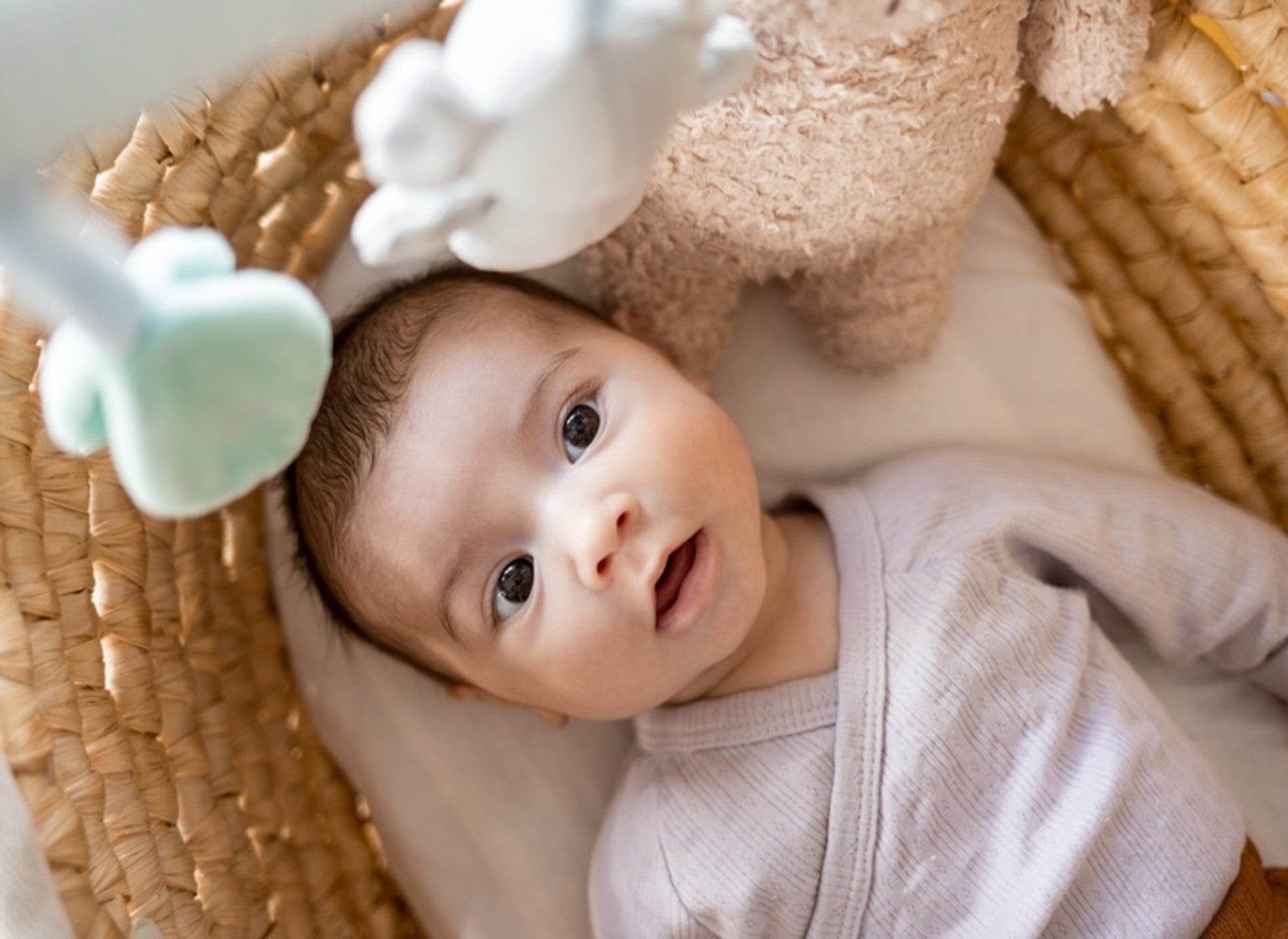 Estimulación de un bebé de 3 meses según el método Montessori