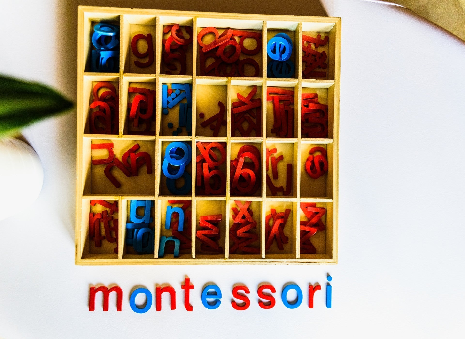 Letras de madera Montessori: un recurso para el aprendizaje sensorial y autónomo