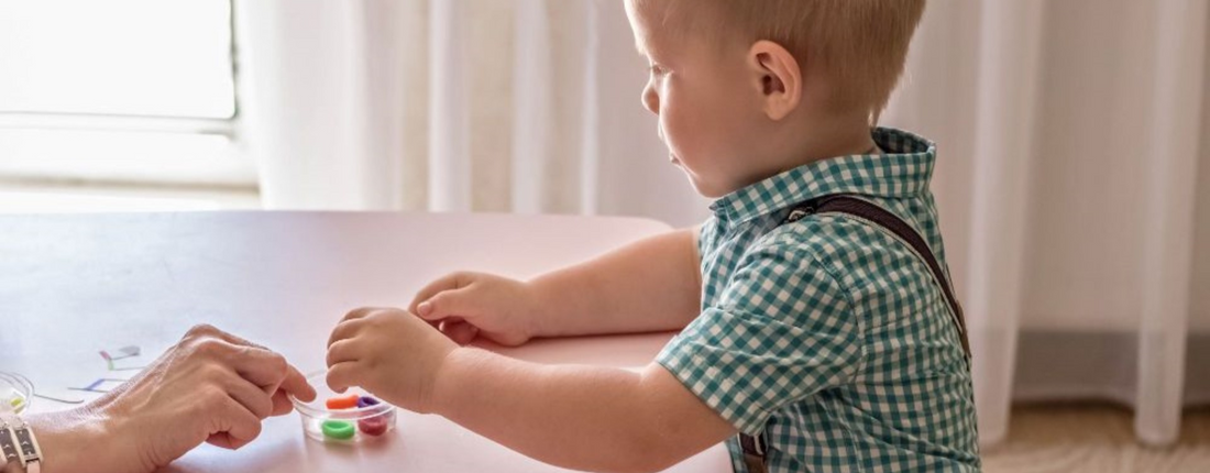 Actividades de motricidad fina con materiales Montessori