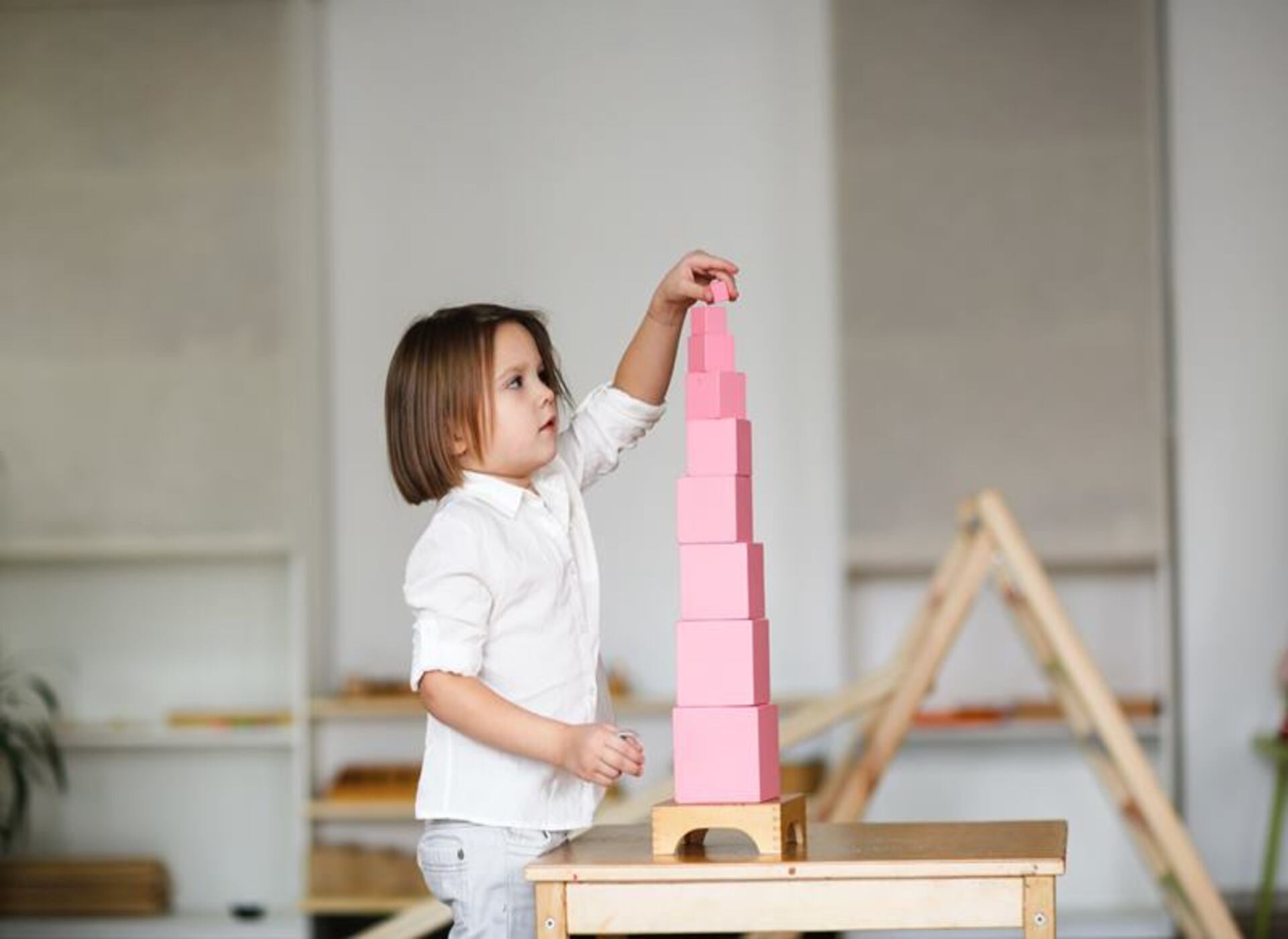 Torre rosa Montessori: un recurso clave en la educación infantil