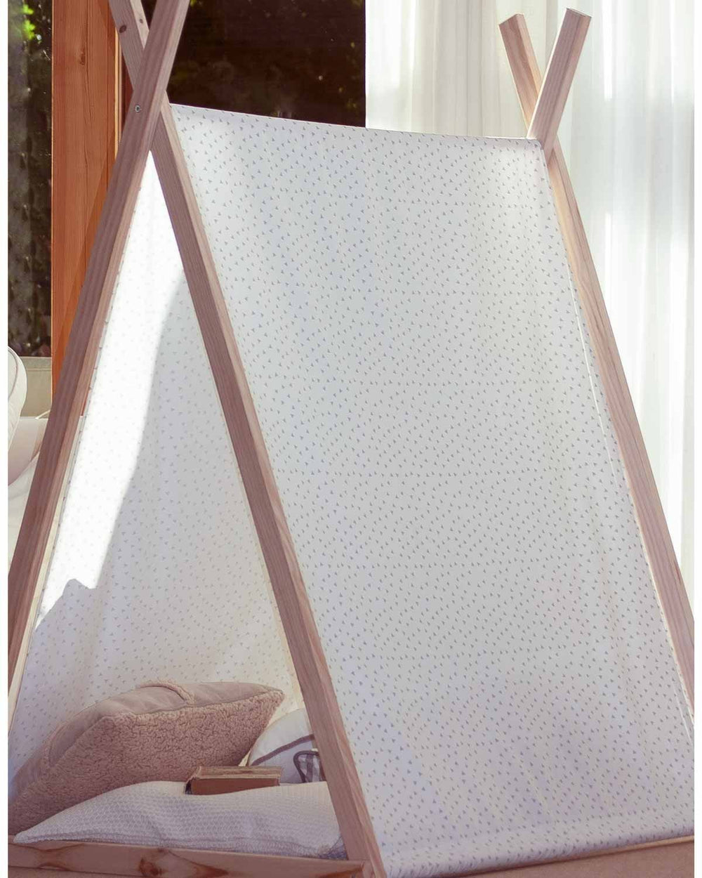 Tipi triángulos grises