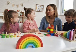 El arco iris Montessori y su valor educativo: mucho más que un juego de colores