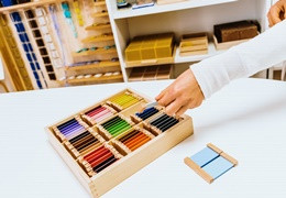 Caja de colores Montessori: qué es y cómo utilizarla