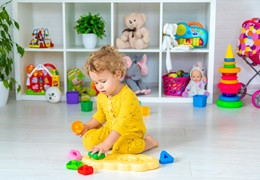 Juguetes Montessori para niños de 2 años: claves para elegir un juguete educativo adecuado