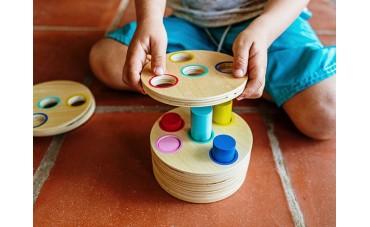 Cómo elegir los mejores materiales Montessori para tu hogar